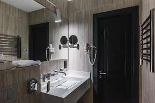 Отель Noble Boutique Hotel Луцк Улучшенный двухместный номер с 1 кроватью-11