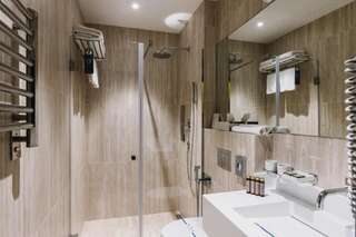 Отель Noble Boutique Hotel Луцк Улучшенный двухместный номер с 1 кроватью-13